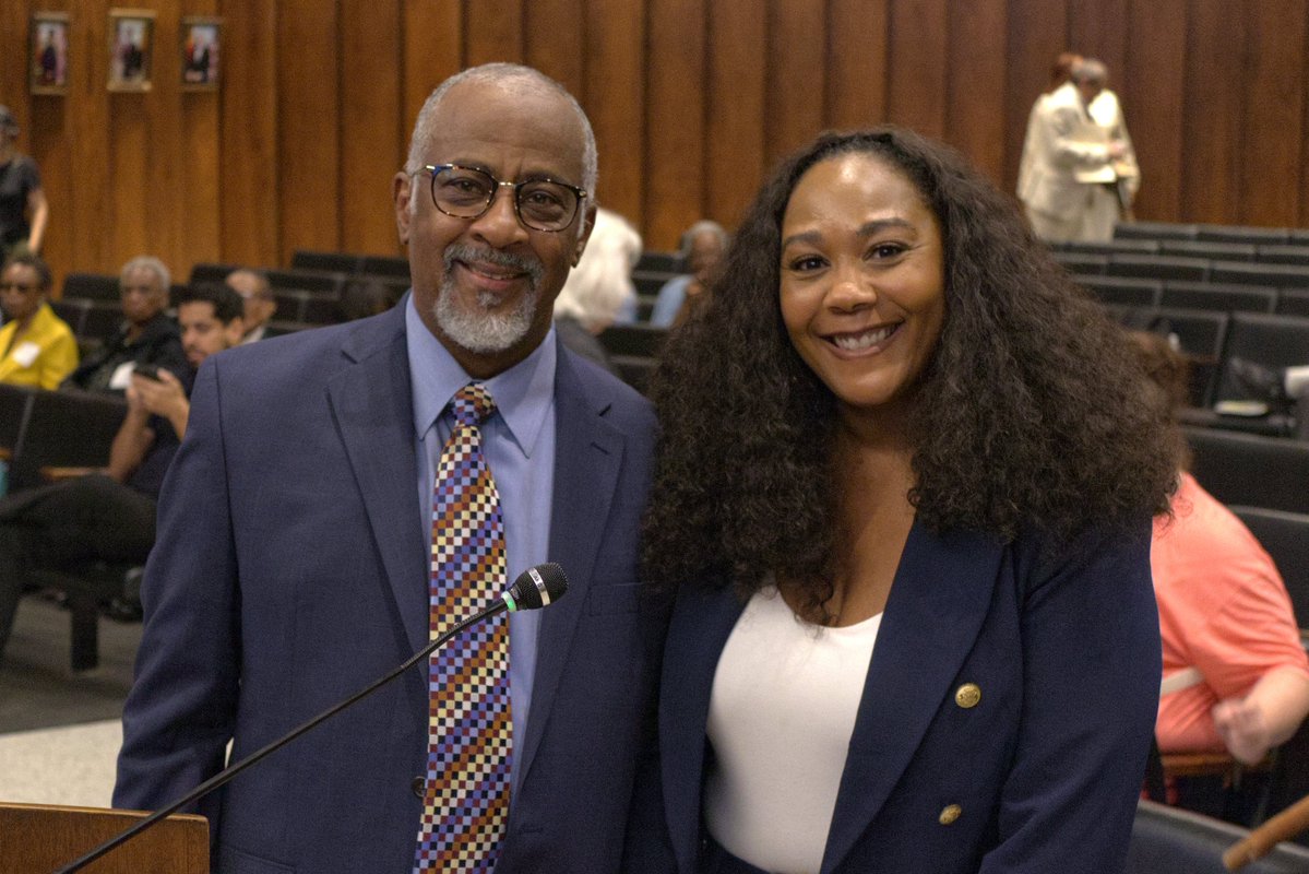 MEM_Council's tweet photo. Pastor Dwayne Hunt of Abundant Grace Fellowship served as Chaplain of the Day for our September 15th Regular Meeting. He was invited by Councilwoman Janika White (Super District 8-2).

Pastor Hunt's service to our community generally, is appreciated!

#CouncilTuesday https://t.co/5VSjwg47l3
