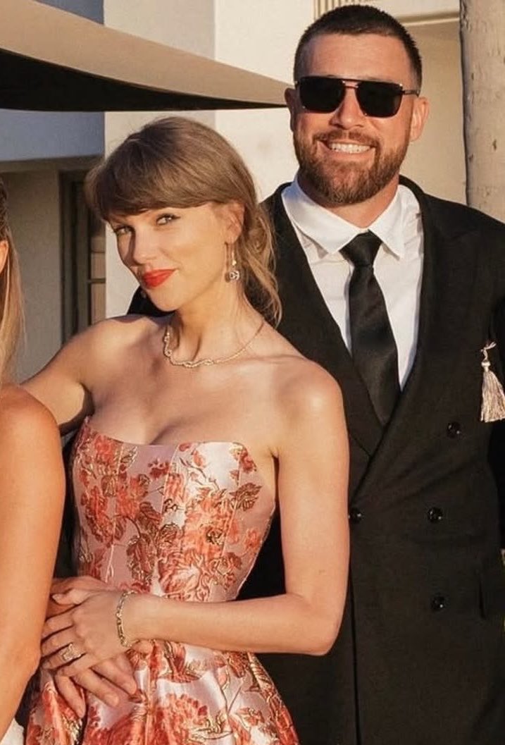 TSwiftNZ's tweet photo. Happy birthday Killa Trav! 🎂🎁 https://t.co/gNLETwqyle