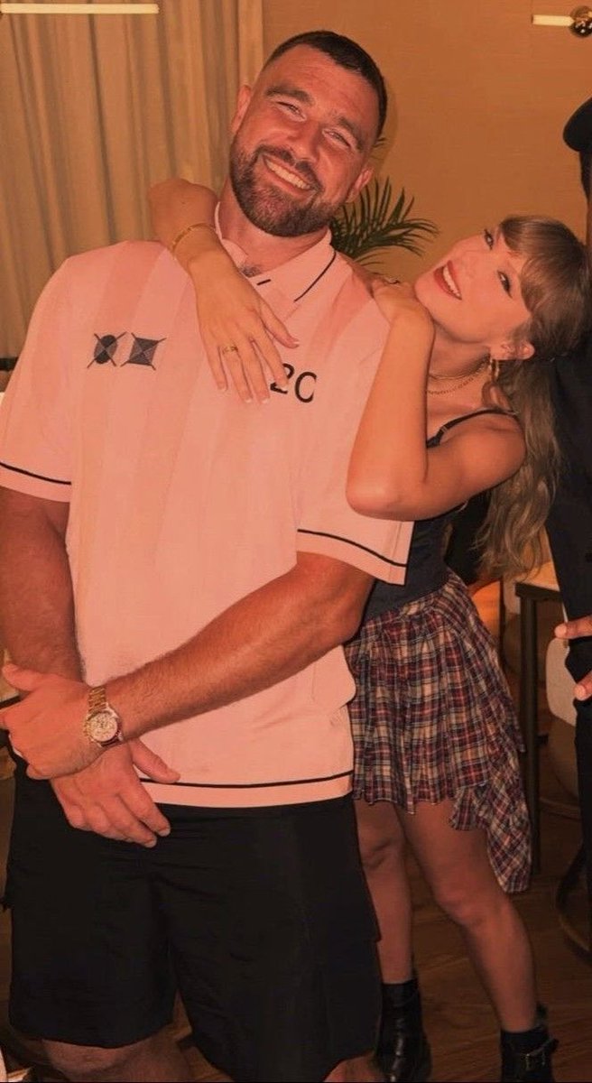 TSwiftNZ's tweet photo. Happy birthday Killa Trav! 🎂🎁 https://t.co/gNLETwqyle
