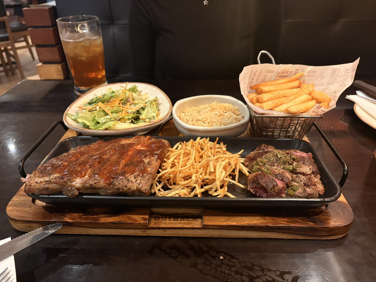 gothcinie's tweet photo. comendo muito pra ficar mais gostosa https://t.co/WFTnosV2oV