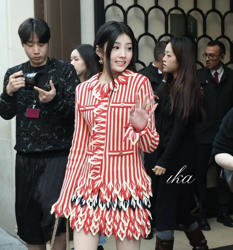 tiiniies's tweet photo. e a wonhee do illit que se vestiu de vermelho e colocou brincos de estrela (⭐️❤️) para apoiar o lula no 2o turno

“Lula-oppa, fighting!!” — disse ela em entrevista recente https://t.co/L02YZy4SP6