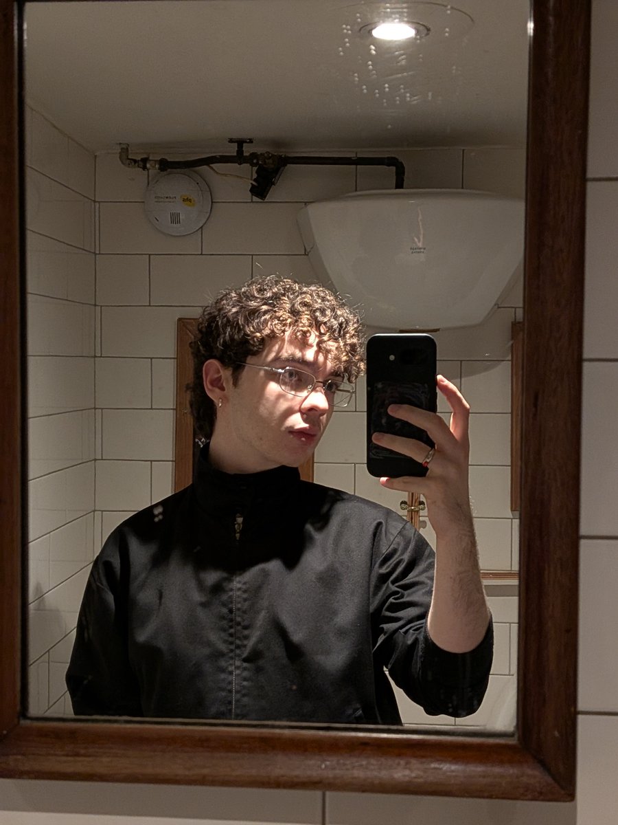 jeaviss's tweet photo. Me pictured 25 mins after mild concussion https://t.co/ADwvUOkJVM