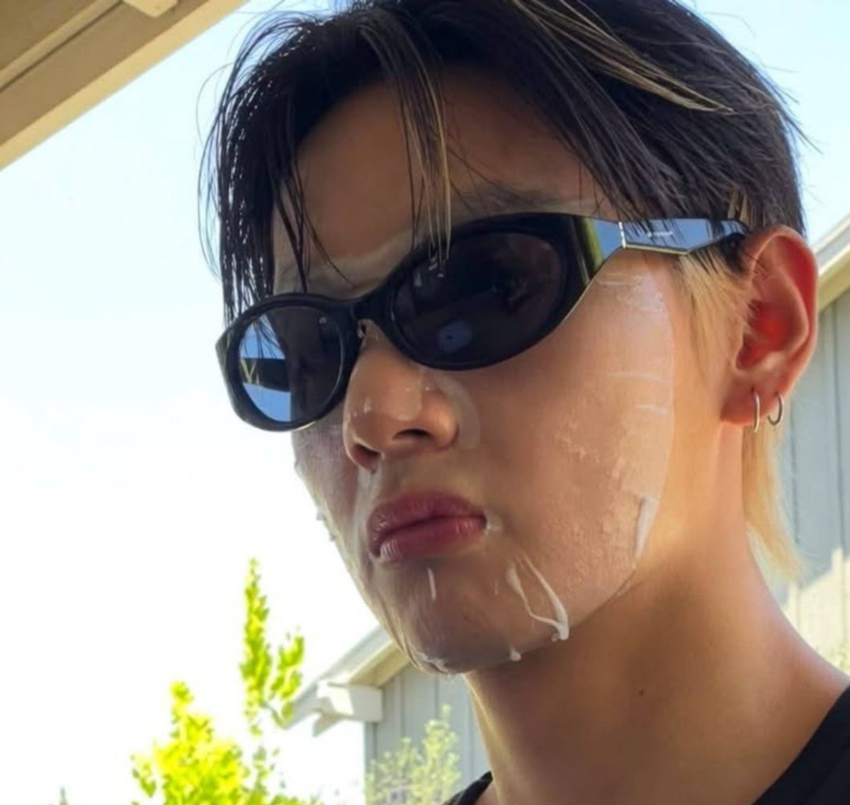 thvaesthetics's tweet photo. taehyung wearing masks https://t.co/dTKvuOwJEZ