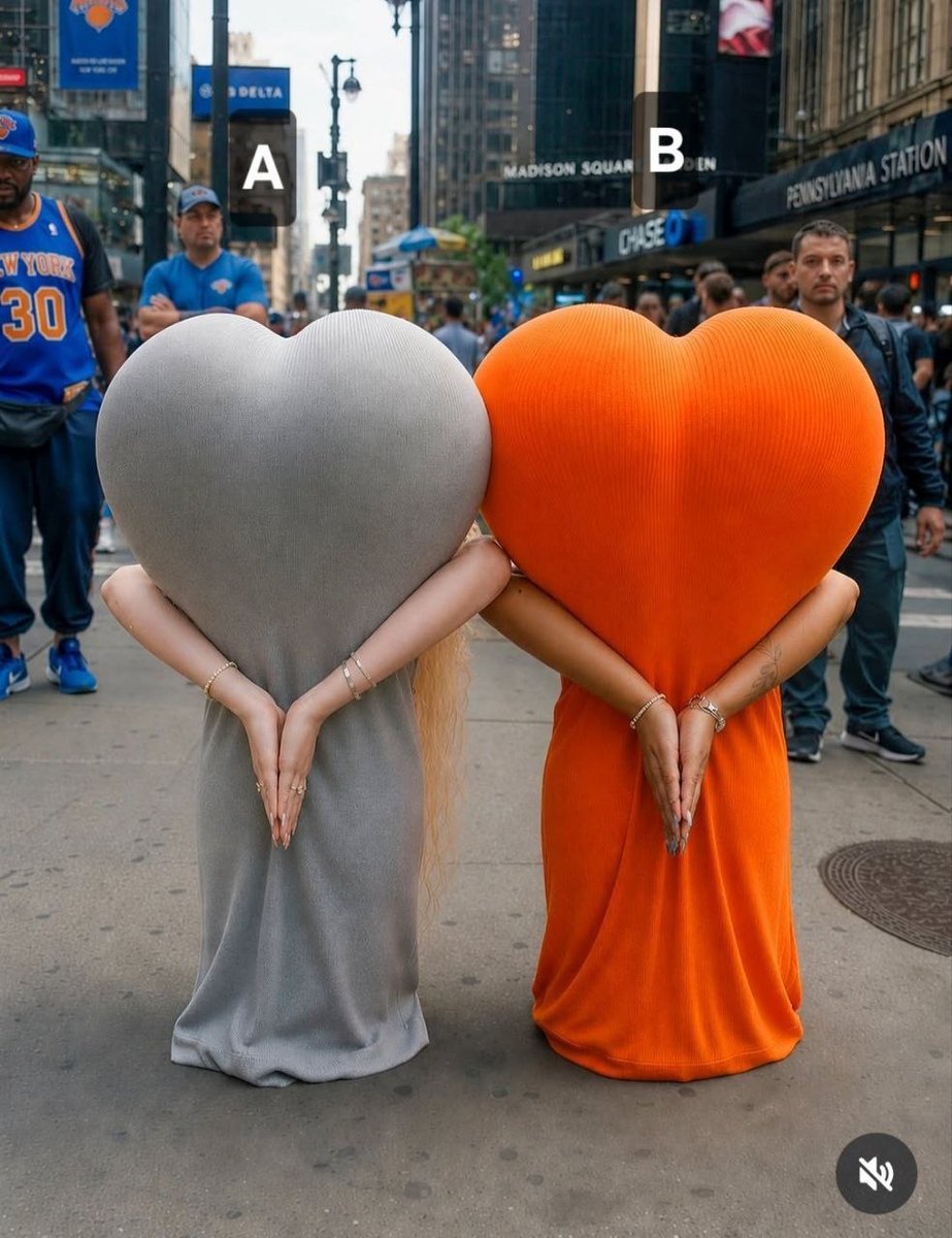SyChanV's tweet photo. Grey or Orange? https://t.co/TvpN94efz5