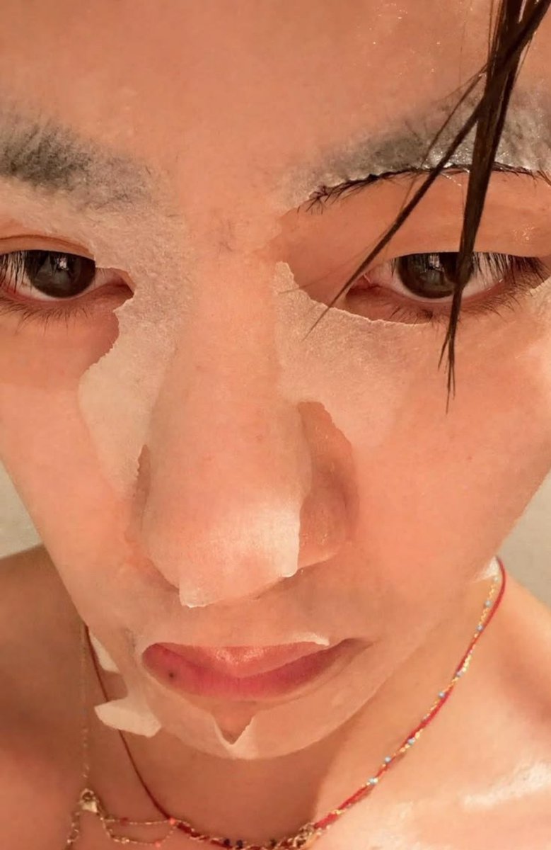 thvaesthetics's tweet photo. taehyung wearing masks https://t.co/dTKvuOwJEZ