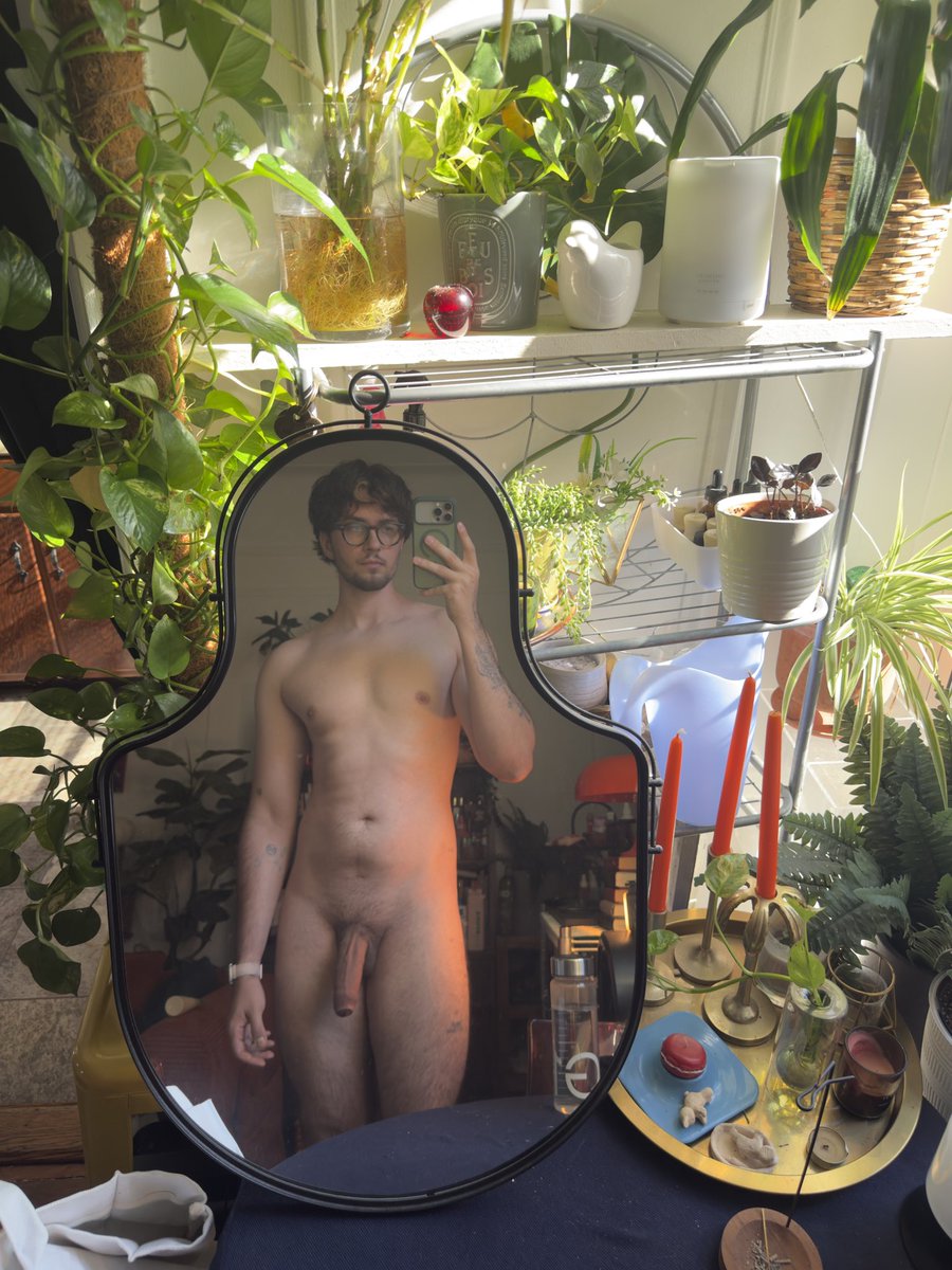barfisi's tweet photo. would u help him repot the plants yes or no https://t.co/NwkJtm7spK