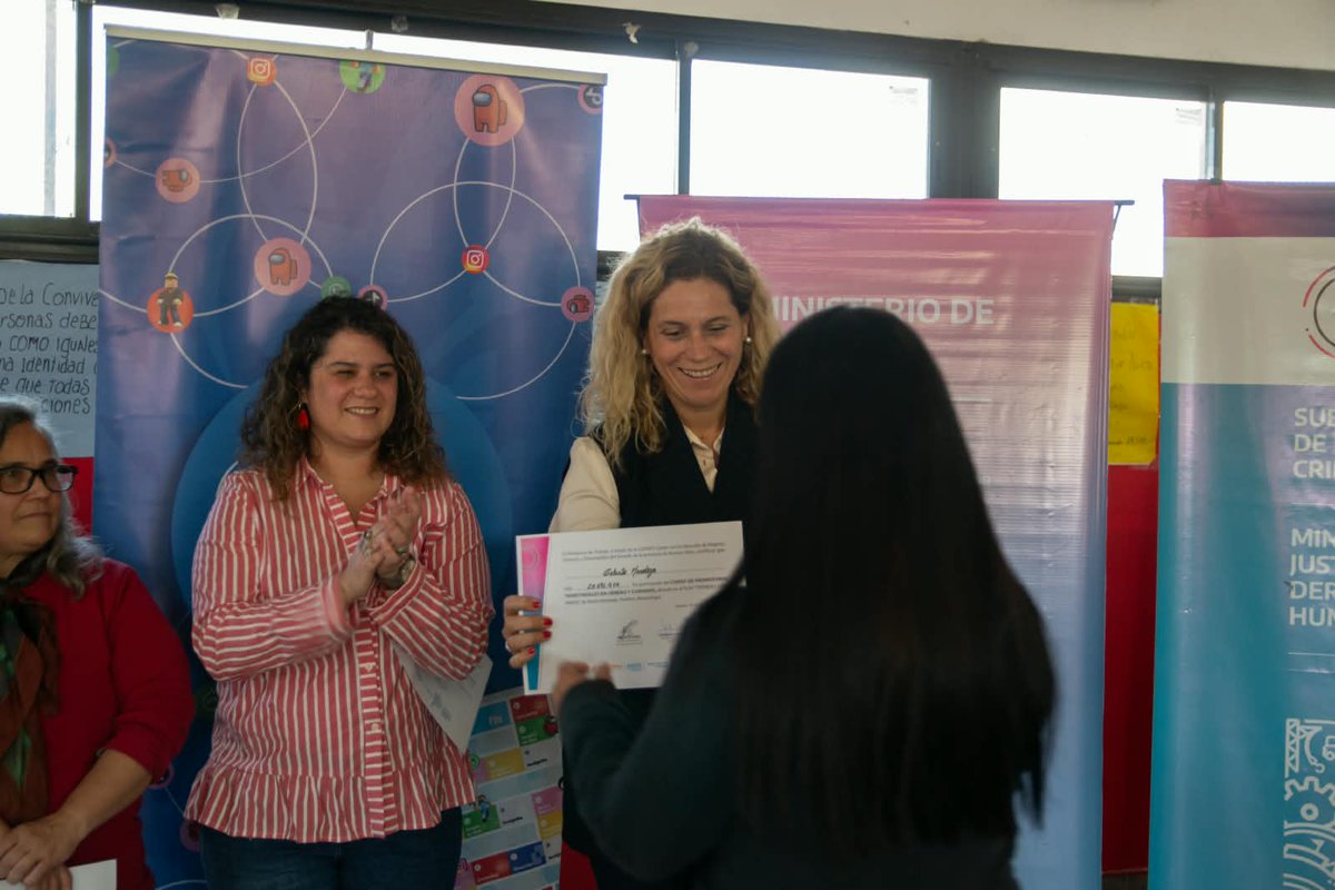 TrabajoPBA's tweet photo. #Berazategui El Ministerio, a través de la COPRETI, estuvo presente en el cierre de un nuevo ciclo de formación para Promotoras Territoriales en Género y Cuidados, realizado junto al @Senado_BA. https://t.co/9NY4xecwta