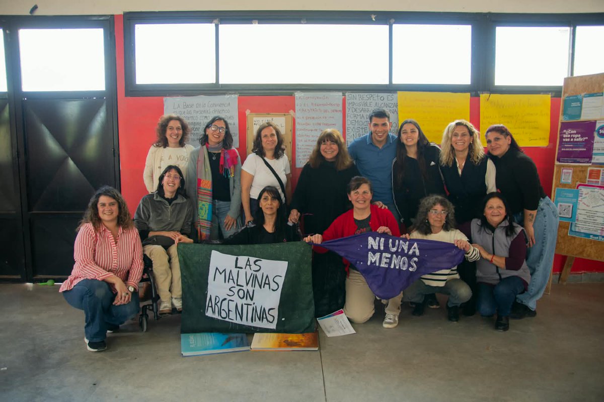 TrabajoPBA's tweet photo. #Berazategui El Ministerio, a través de la COPRETI, estuvo presente en el cierre de un nuevo ciclo de formación para Promotoras Territoriales en Género y Cuidados, realizado junto al @Senado_BA. https://t.co/9NY4xecwta