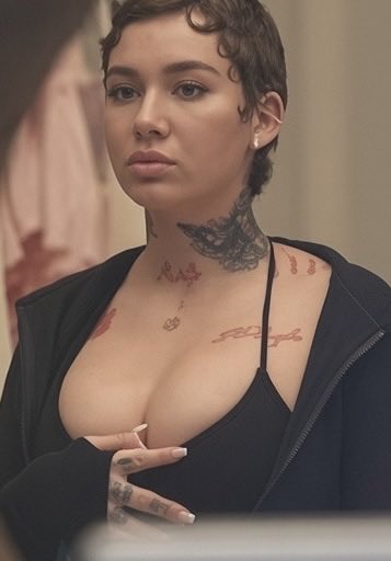 IsaiahPatt58240's tweet photo. Bhad bhabie fake titties https://t.co/WyY0Embiqv