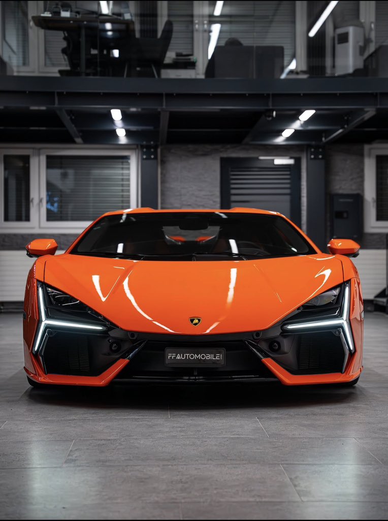 Trendverse22's tweet photo. Be honest, is this the perfect color for a Lamborghini Revuelto? https://t.co/OOsxoTPpkp