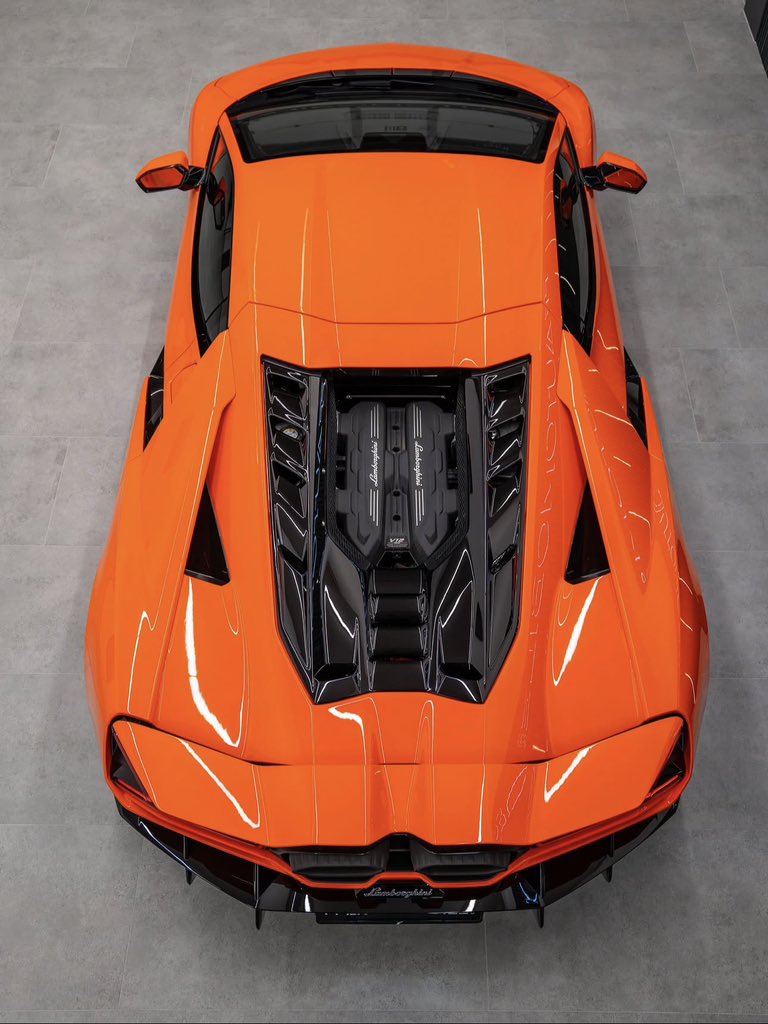 Trendverse22's tweet photo. Be honest, is this the perfect color for a Lamborghini Revuelto? https://t.co/OOsxoTPpkp