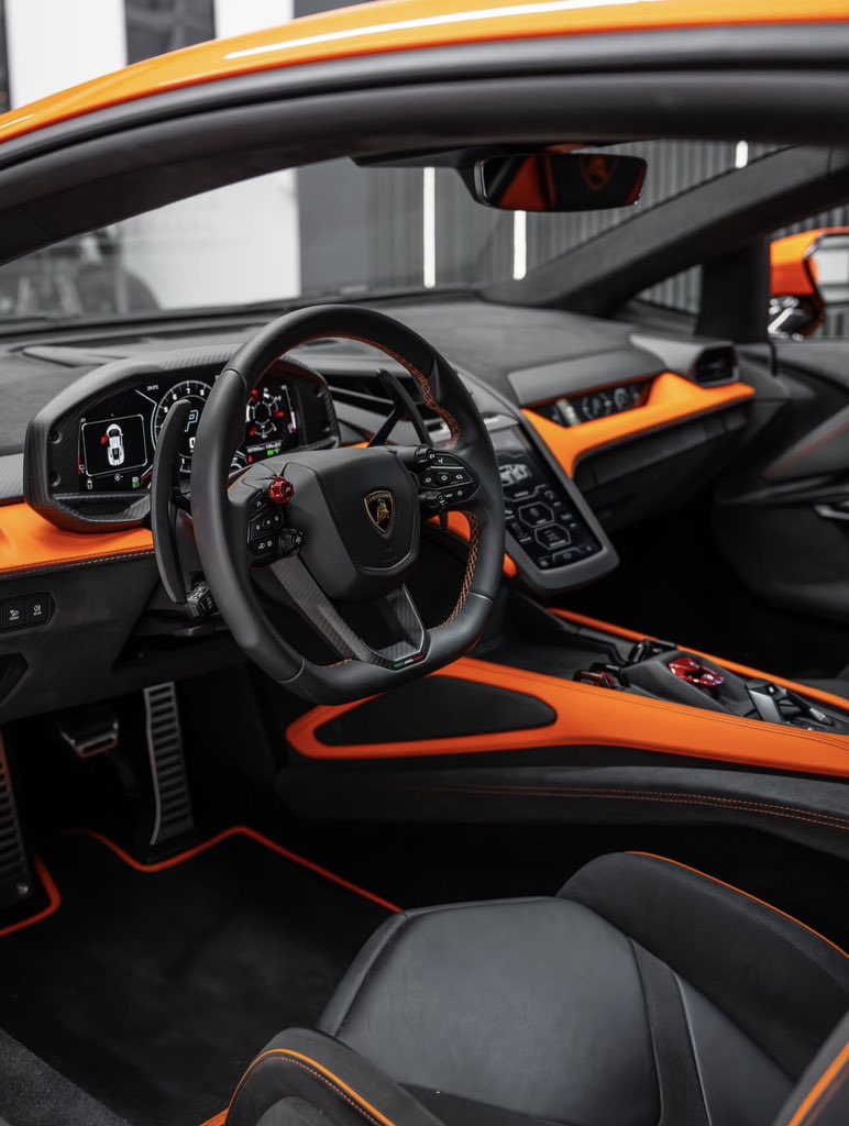 Trendverse22's tweet photo. Be honest, is this the perfect color for a Lamborghini Revuelto? https://t.co/OOsxoTPpkp