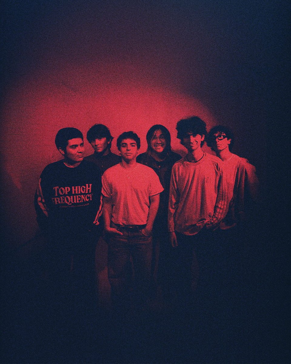 LosSkeepers's tweet photo. Imaginen que sí hubiésemos sacado Shoegaze y no Pop 🥸🌟

Gracias Fabu, tqm @craneorosado 📸

https://t.co/YaL3AgN2m5 https://t.co/eQGPRY4hJr