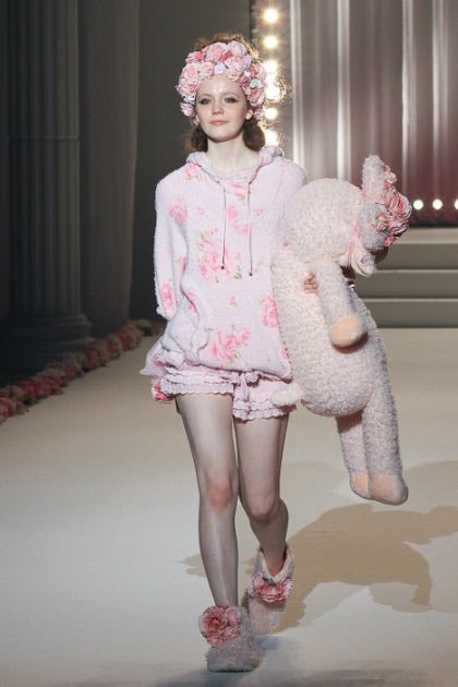 thepinkernet's tweet photo. liz lisa ready to wear spring 2011 ⁺꒱ིྀ༝ https://t.co/4zZFli8FO2