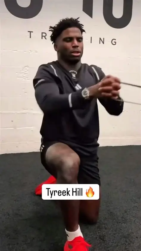 RemyVTR15's tweet photo. Say what u want.
He once averaged 21.5mph.
If @cheetah can return to 90% of his previous speed it'll be a miracle.
As arrogant, as self-absorbed, as he is- Only some1 like that, &driven could evn get back to being on a NFL field &contribute.
Im pullin' for him
#finsup https://t.co/QUPZWxEWz6