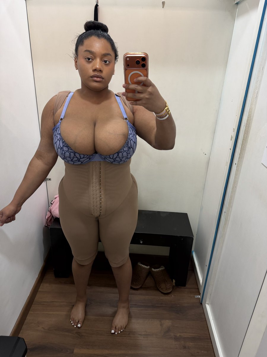 camary_melons's tweet photo. this is my faja fitting before my bbl🥰 who’s ready for me to post my new body tho ? Subscribe to my paid sites to be the first to see😁 https://t.co/Xxd6i4fDon