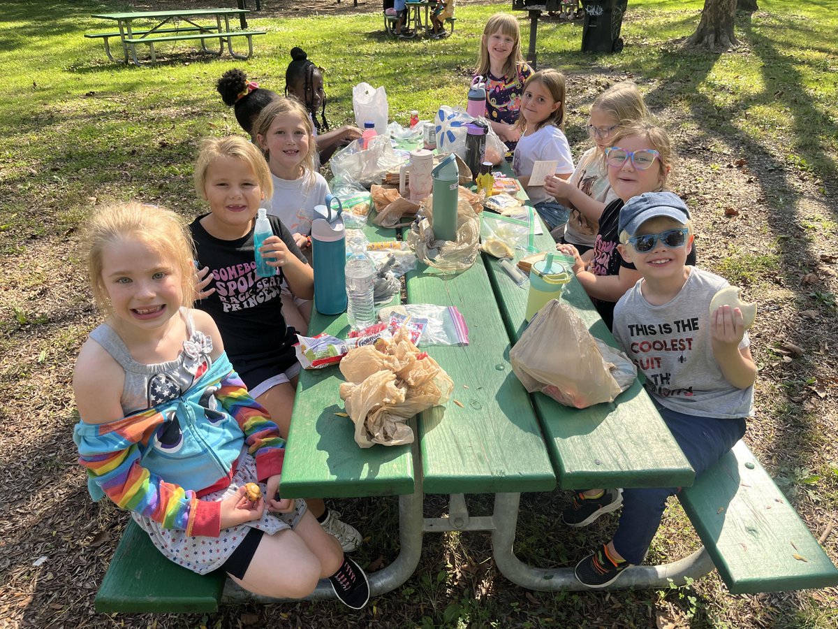 ReadingCSD's tweet photo. The 2nd Graders had a wonderful time visiting the Trailside Nature Center at Burnet Woods this week! https://t.co/Tj9SFo2TS5 https://t.co/2dJXxuWEd8