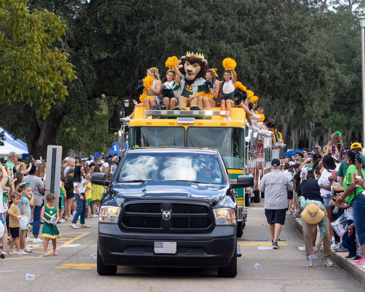 oursoutheastern's tweet photo. Homecoming is taking center stage at Southeastern! 🎭🦁

Returning Oct. 12-17, Roomie on Broadway brings a week of Lion Pride, traditions, and plenty of reasons to come together as we celebrate the Lions’ Next 100. 

From student favorites like Minute to Win It and the Lip Sync Contest to Gumbo Ya-Ya and Throwback Thursday, there’s plenty to look forward to before Saturday’s tailgate featuring Blue Crab Redemption and Lion Football to wrap up the week! 🏈

Check out the full Homecoming schedule to get ready for a week with Lion Nation!
https://t.co/dcR8xClBEY

#LionUp #HomecomingWeek #LionPride