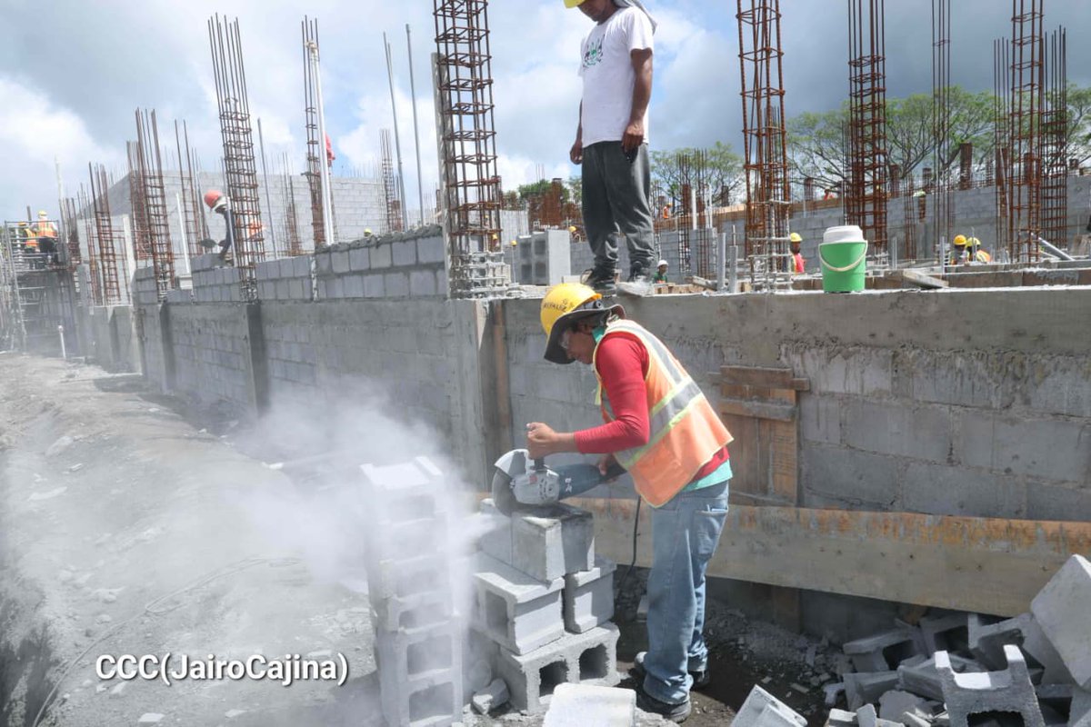Canal4Ni's tweet photo. 🏥🇳🇮 ¡Más avances para la atención en salud! 🤩🥳
✨ Las autoridades del MINSA supervisaron los avances en la construcción de la tercera etapa del Centro Oncológico Dr. Juan Ignacio Gutiérrez Sacasa 🩺👷♂️. #noticias #nicaragua #canal4
Más información 🌐👉🏼 https://t.co/5poVeVpXsX https://t.co/fhieVpASyZ