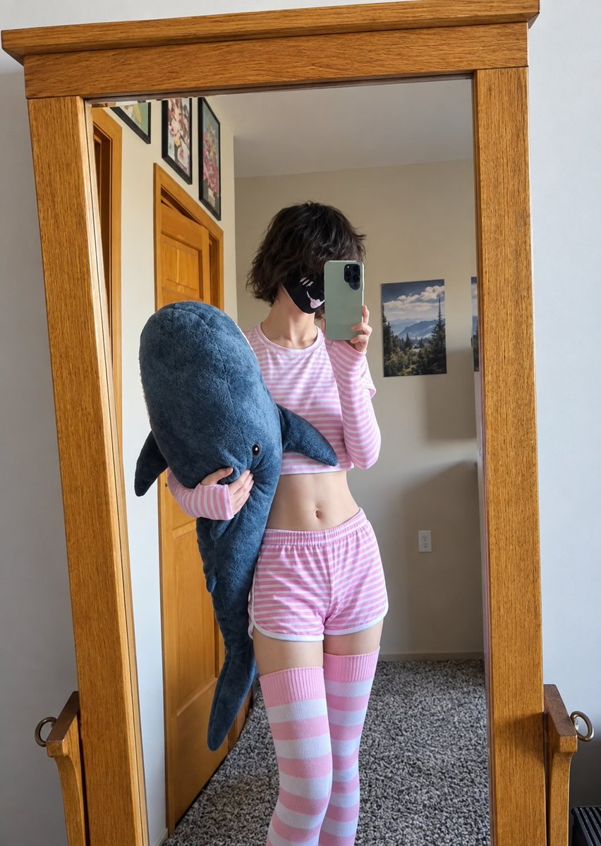 Adrian_Femboy0's tweet photo. Hey femies gonna se hello 👋 https://t.co/92swenETud