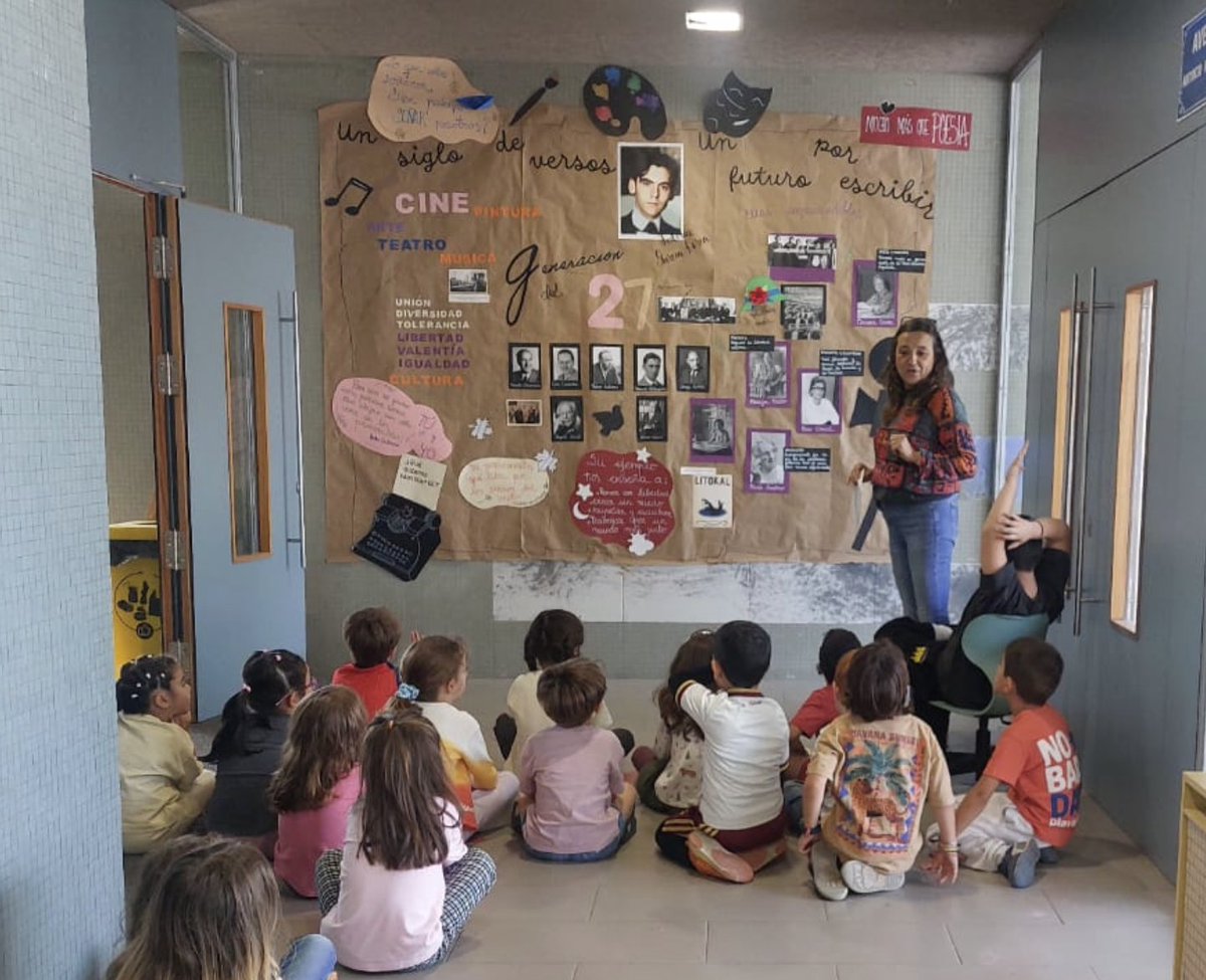 reino_mur's tweet photo. ¡Hoy ha comenzado el curso lector!
Estoy emocionadísimo 🐭 porque este año la poesía, la belleza y la imaginación serán las grandes protagonistas.
Al final de la semana ¡sorpresa! ¡Qué ganas de contároslo! 
@CeipElPeral @Hoy_Libro @cfievalladolid https://t.co/6G3DLR9ipg