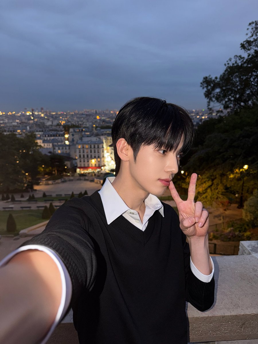 Landomee_'s tweet photo. The days in Paris are over, huh? 🥺 It’s time to go home now… safe flight siwoo 💜 

#박시우
#PARKSIWOO https://t.co/aUZNFUQ0T7