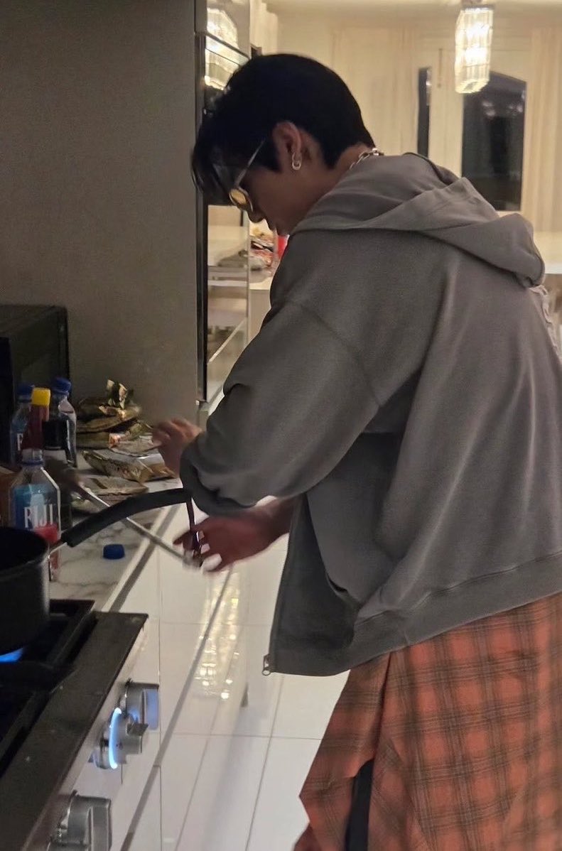 homeisjungkook's tweet photo. the hyungs, who also found a home in jungkook ❤️‍🩹 his presence is everywhere and I love it so much 😭😭 https://t.co/b5yXQ5B57l