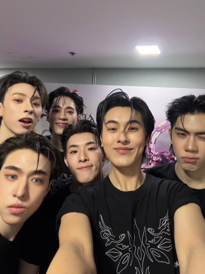 gGornChokun's tweet photo. {🧡💛💚🩷🩵💜} https://t.co/3meguGJabi
