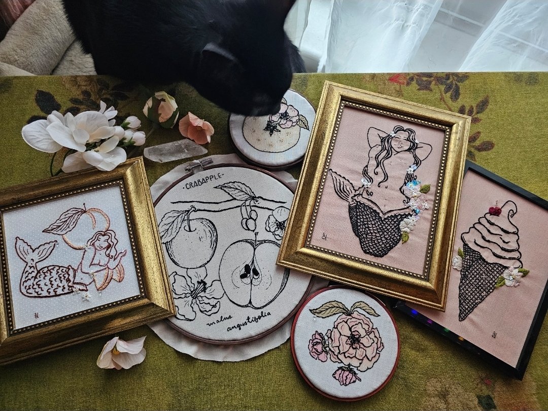 sadiedearing's tweet photo. hi beauties~

my name is sadie and I'm an embroidery artist, mermaid, and mother of gremlins. you can find my work on my website and support me on patreon 🫶🏻 https://t.co/qROw49JZzf