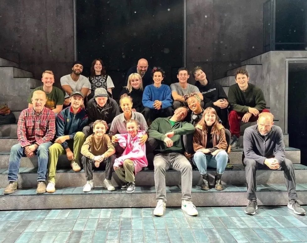 DominicMupdates's tweet photo. Movie Voldemort (Ralph Fiennes) and HBO series Harry Potter (Dominic Mclaughlin) in an old cast photo of the Macbeth theatrical run (2023/2024) 🪄 https://t.co/ZnFQaEbH51