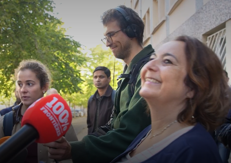 FredGaulois's tweet photo. Cette dame est proviseure dans un lycée public qui vient d'être attaqué par des émeutiers.

Lorsqu'elle remarque que le journaliste qui la questionne vient de @CNEWS, elle dit ah non, pas CNEWS, car elle n'est pas d'accord avec la ligne éditoriale en se marrant.

La gauche, dans toute sa splendeur, la tolérance, le pluralisme oui mais que de la gauche.
Et toujours avec nos sous car c'est une fonctionnaire de l'argent de tous les français!