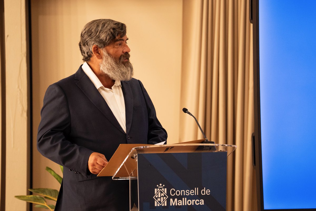 PalmaFutsal's tweet photo. 🗣️ Pedro Bestard, vicepresidente segundo del @ConselldeMca, abre una tarde de reflexión sobre deporte y bienestar emocional.

«𝐂𝐮𝐢𝐝𝐚𝐫 𝐧𝐮𝐞𝐬𝐭𝐫𝐚 𝐬𝐚𝐥𝐮𝐝 𝐢𝐦𝐩𝐥𝐢𝐜𝐚 𝐜𝐮𝐢𝐝𝐚𝐫𝐬𝐞 𝐚𝐧𝐭𝐞𝐬 𝐝𝐞𝐥 𝐝𝐢𝐚𝐠𝐧𝐨́𝐬𝐭𝐢𝐜𝐨 𝐝𝐞𝐥 𝐞𝐬𝐭𝐫𝐞́𝐬 𝐨 𝐥𝐚 𝐝𝐞𝐩𝐫𝐞𝐬𝐢𝐨́𝐧».