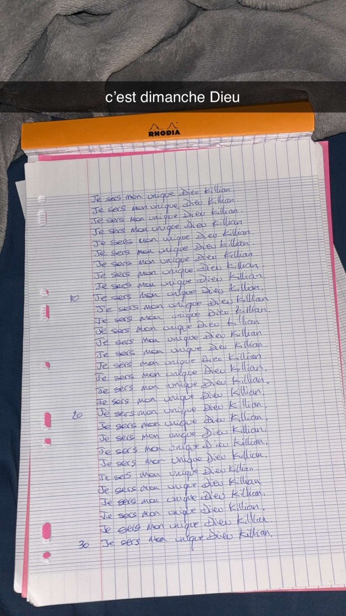 MaitreKillian1's tweet photo. Le 🧠déglingué de mon chien obéi chaque jours à mes ordres 
Vous ne pouvez pas lutter, aussi simple que ça.
#Findom #soumis #Moneyslave #feet #rtslave #alpha #pieds #chien https://t.co/mmew082rnS