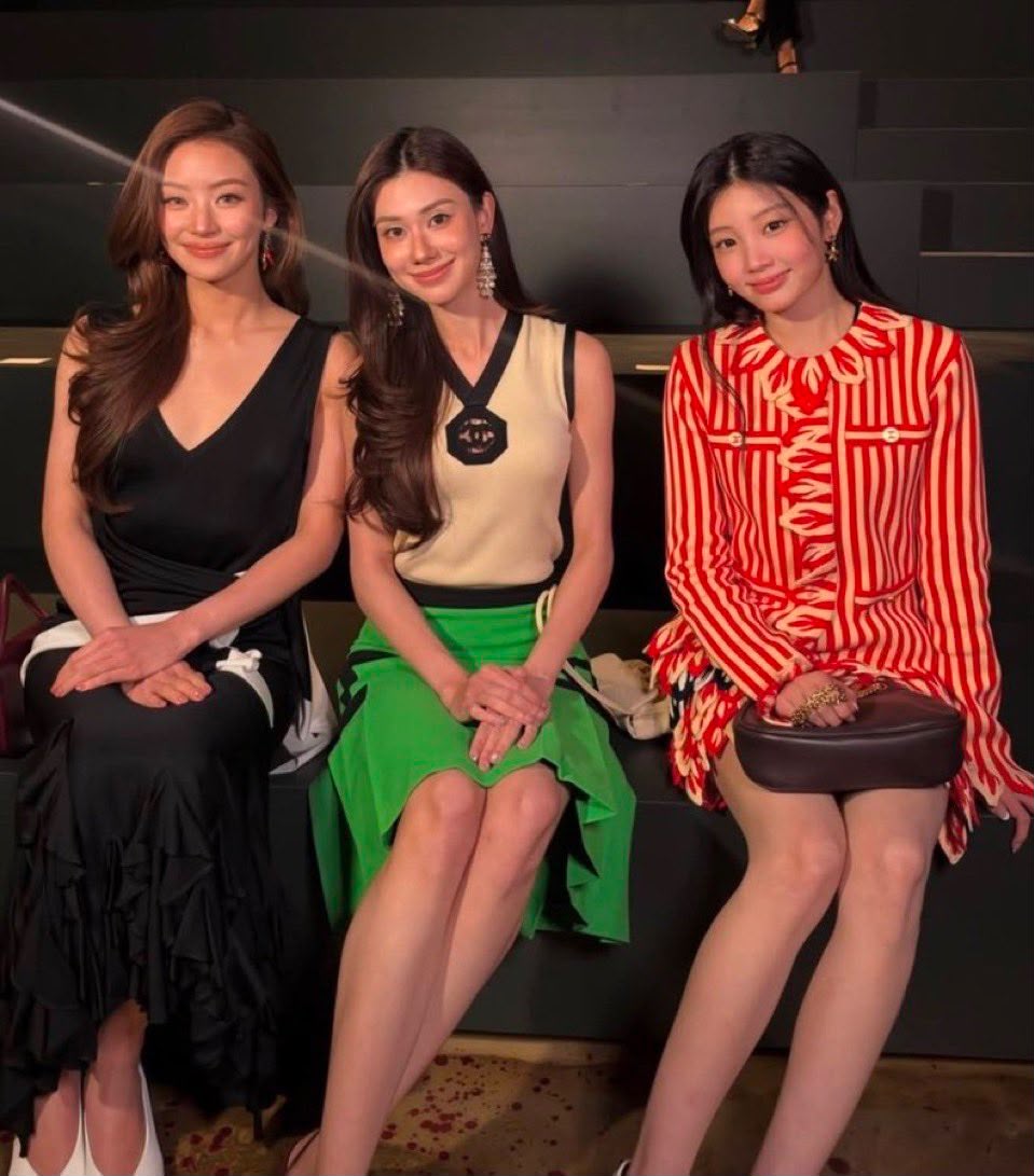 TheePopCore's tweet photo. Wonhee and LenaMiu serve gorgeous beauty at the Chanel show. https://t.co/AVLD5sLTiQ