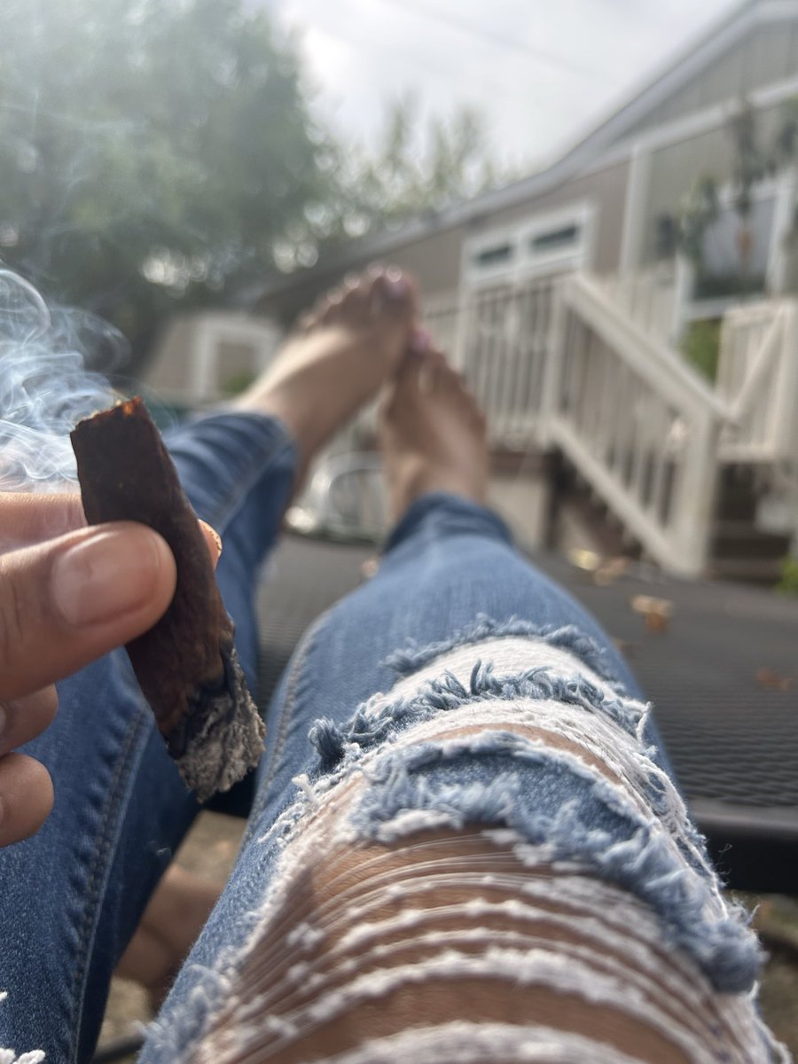 exoticaluv's tweet photo. smoke a wood with a baddie🙈 https://t.co/V8TgscMZwi