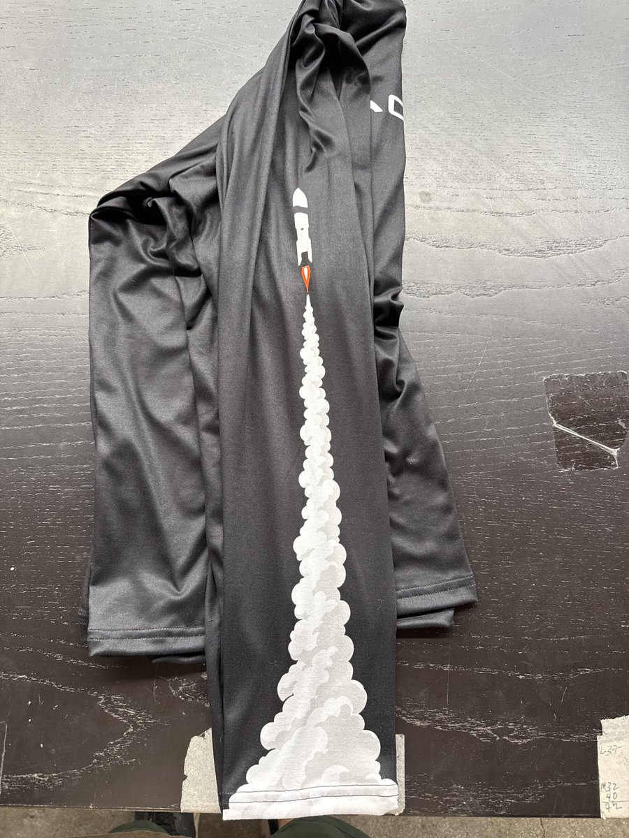 FlowGo37's tweet photo. to the moon. @ProAthletics x @spacexai https://t.co/TPfeuTdkly