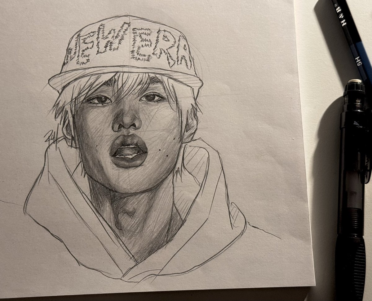 opaquebloo's tweet photo. #소희 x NewEra https://t.co/jVv4mECTma
