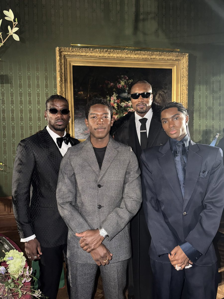 damsonidrisnews's tweet photo. Damson Idris with Paul Pogba, Serge Ibaka and Alton Mason https://t.co/zoYOp6siTt