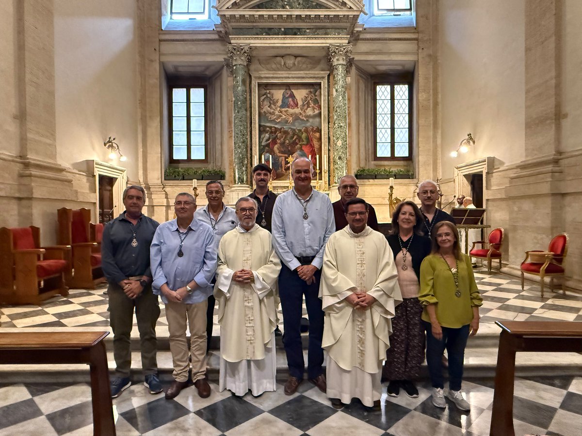 Hdad_Redencion's tweet photo. #HERMANDAD | En el día de hoy nuestros hermanos que se encuentran en Roma peregrinando han visitado las Basílicas Mayores de San Pablo de Extramuros, San Juan de Letrán y Santa María la Mayor.

En ésta última se ha celebrado por la tarde la Santa Misa de Hermandad en la Capilla Sforza, oficiada por nuestro director espiritual D. Fernando E. Borrego Ojeda.