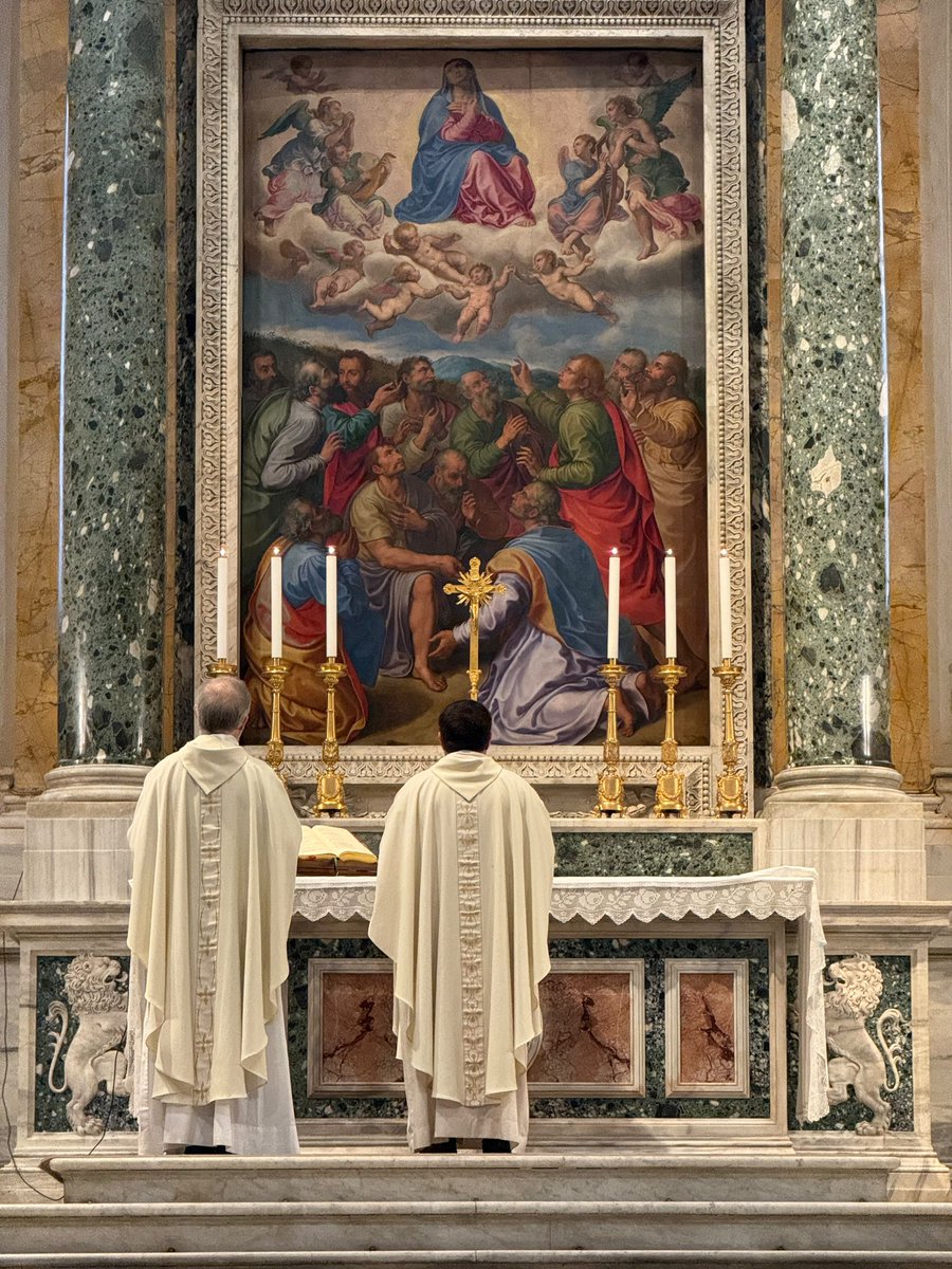 Hdad_Redencion's tweet photo. #HERMANDAD | En el día de hoy nuestros hermanos que se encuentran en Roma peregrinando han visitado las Basílicas Mayores de San Pablo de Extramuros, San Juan de Letrán y Santa María la Mayor.

En ésta última se ha celebrado por la tarde la Santa Misa de Hermandad en la Capilla Sforza, oficiada por nuestro director espiritual D. Fernando E. Borrego Ojeda.