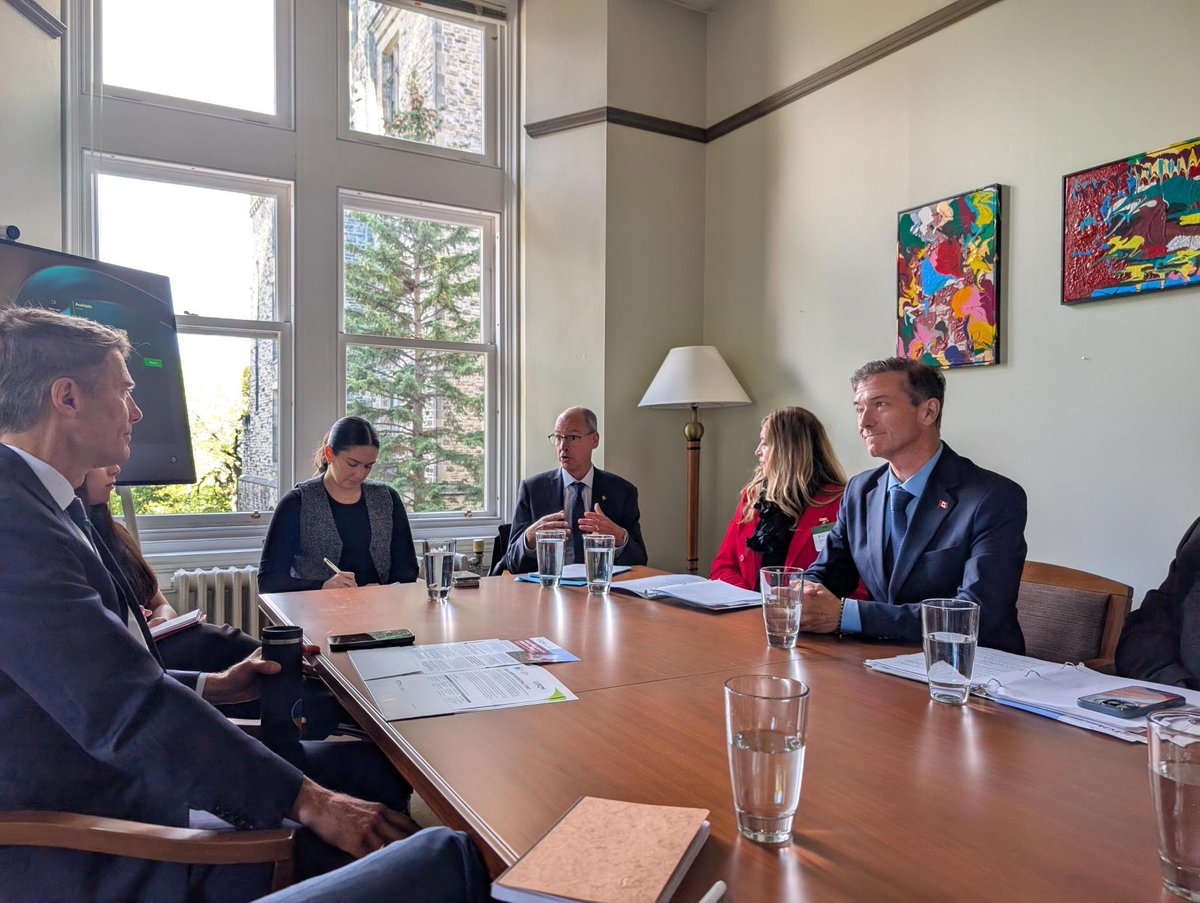 FCM_online's tweet photo. A stronger, more sovereign Canada must be built on communities that are equipped to deliver with the housing stability and infrastructure capacity needed to support national ambition.

Our thanks to Minister for Housing and Infrastructure, @gregorrobertson, for meeting with municipal leaders today in Ottawa.

All orders of government must work together.

#CDNMuni #cdnpoli