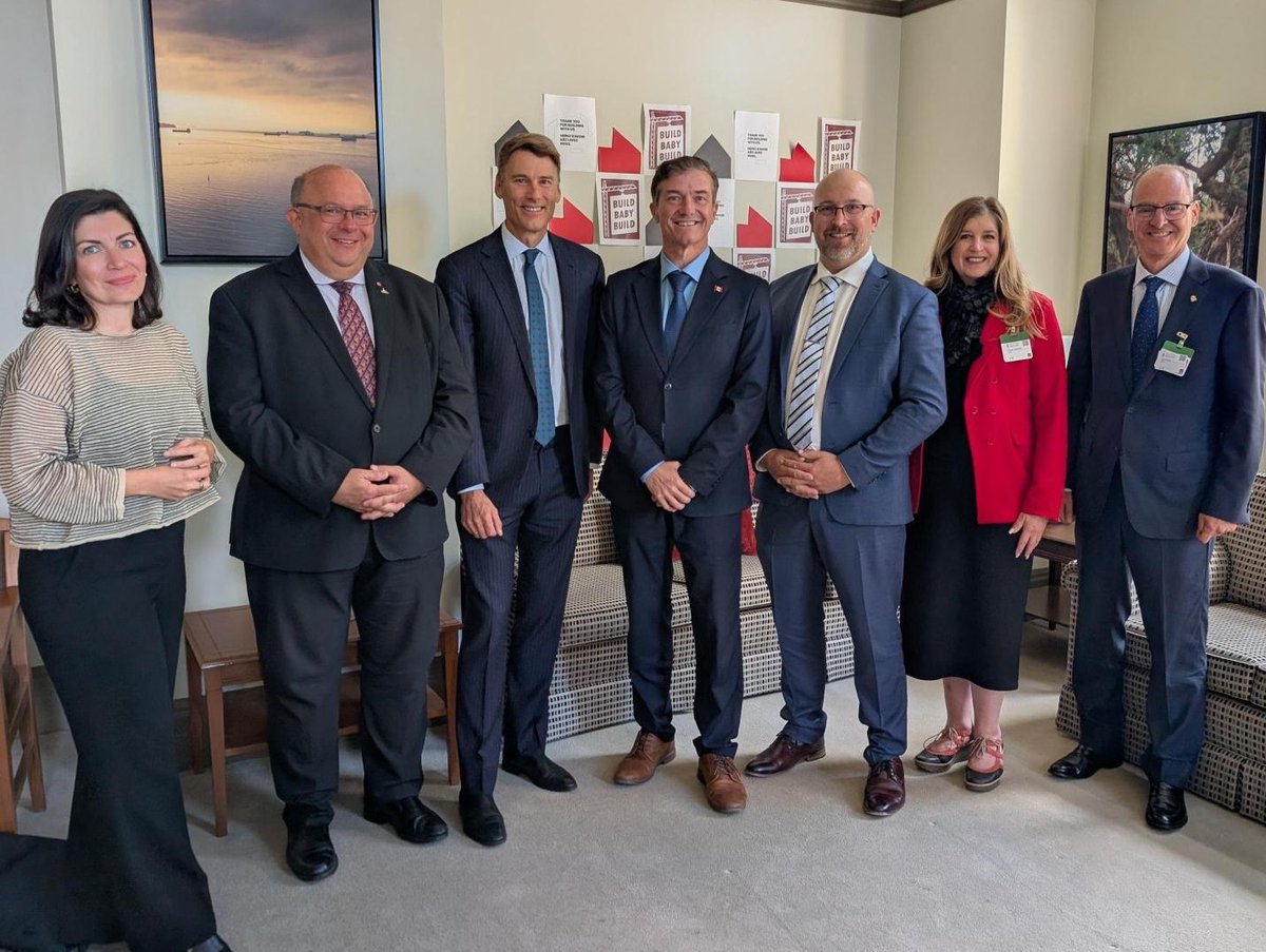 FCM_online's tweet photo. A stronger, more sovereign Canada must be built on communities that are equipped to deliver with the housing stability and infrastructure capacity needed to support national ambition.

Our thanks to Minister for Housing and Infrastructure, @gregorrobertson, for meeting with municipal leaders today in Ottawa.

All orders of government must work together.

#CDNMuni #cdnpoli