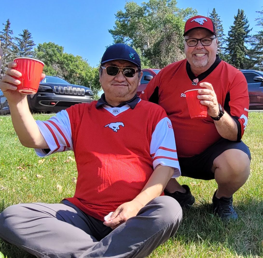 UrCalgaryRealtr's tweet photo. Thanks for swinging by the tailgate and joining us for the game, Frank!

#RealEstate #Realtor #Realty #Property #HomeSearch #RealEstateAgent
#RealEstateLife #RealtorLife #RealEstateTips #TopProducer #RealEstateBroker
#cir #calgary #yyc #stampeders #cfl #football https://t.co/UGJEvx6luk