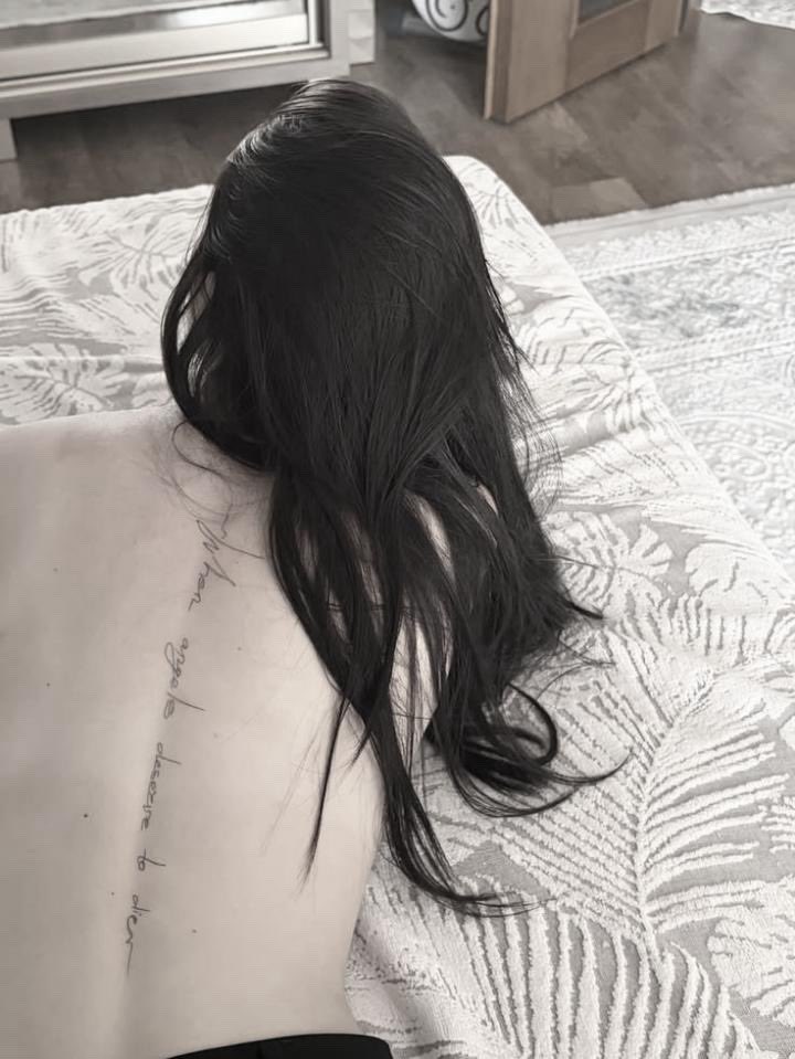 thawcie's tweet photo. ㅤㅤㅤㅤㅤㅤ♥︎      ㅤ새로운 문신 https://t.co/uSIgvtcXxl
