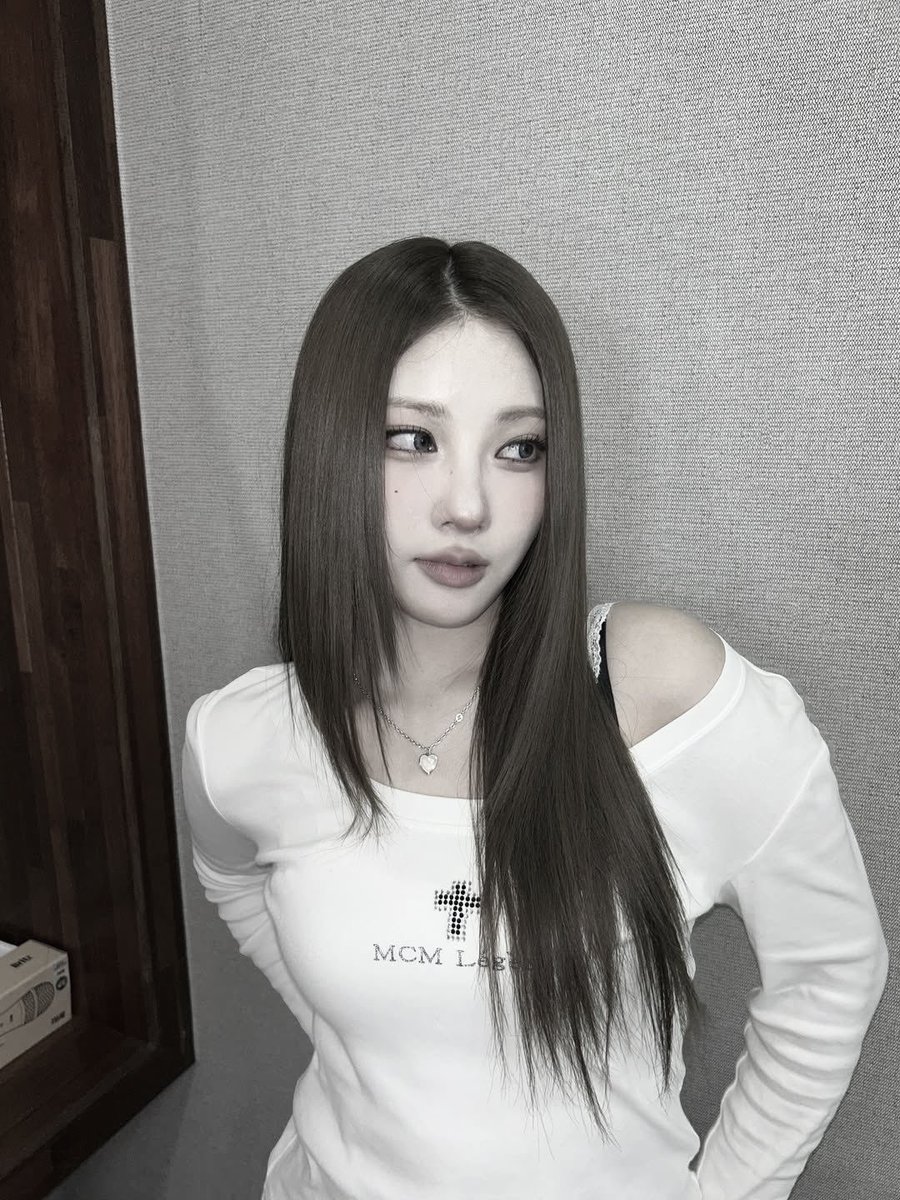 thawcie's tweet photo. ㅤㅤㅤㅤㅤㅤ♥︎      ㅤ새로운 문신 https://t.co/uSIgvtcXxl