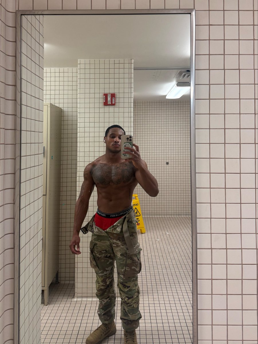iheartmaleek's tweet photo. Work never stopped this work. https://t.co/RH14giB5eG
