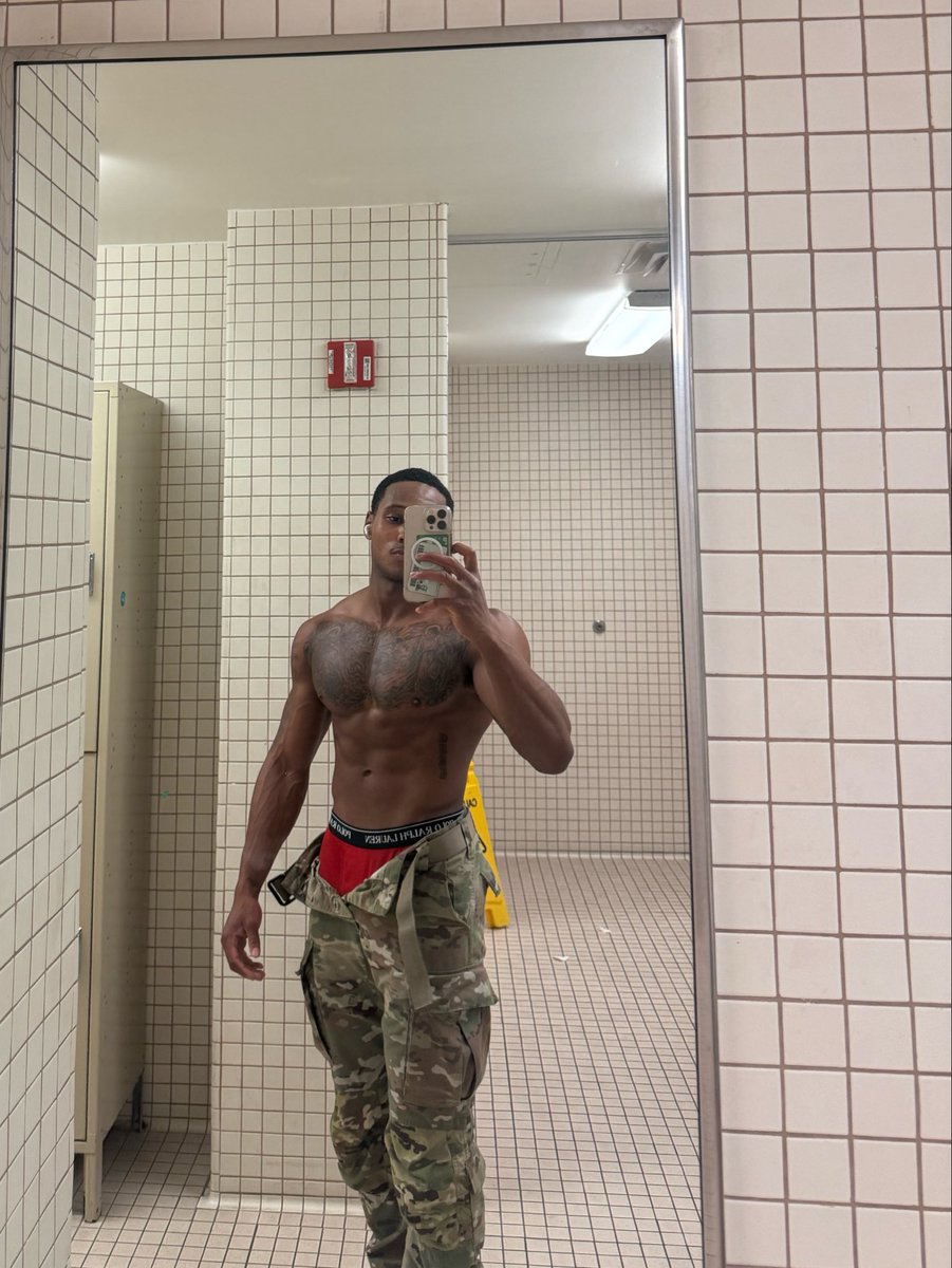 iheartmaleek's tweet photo. Work never stopped this work. https://t.co/RH14giB5eG