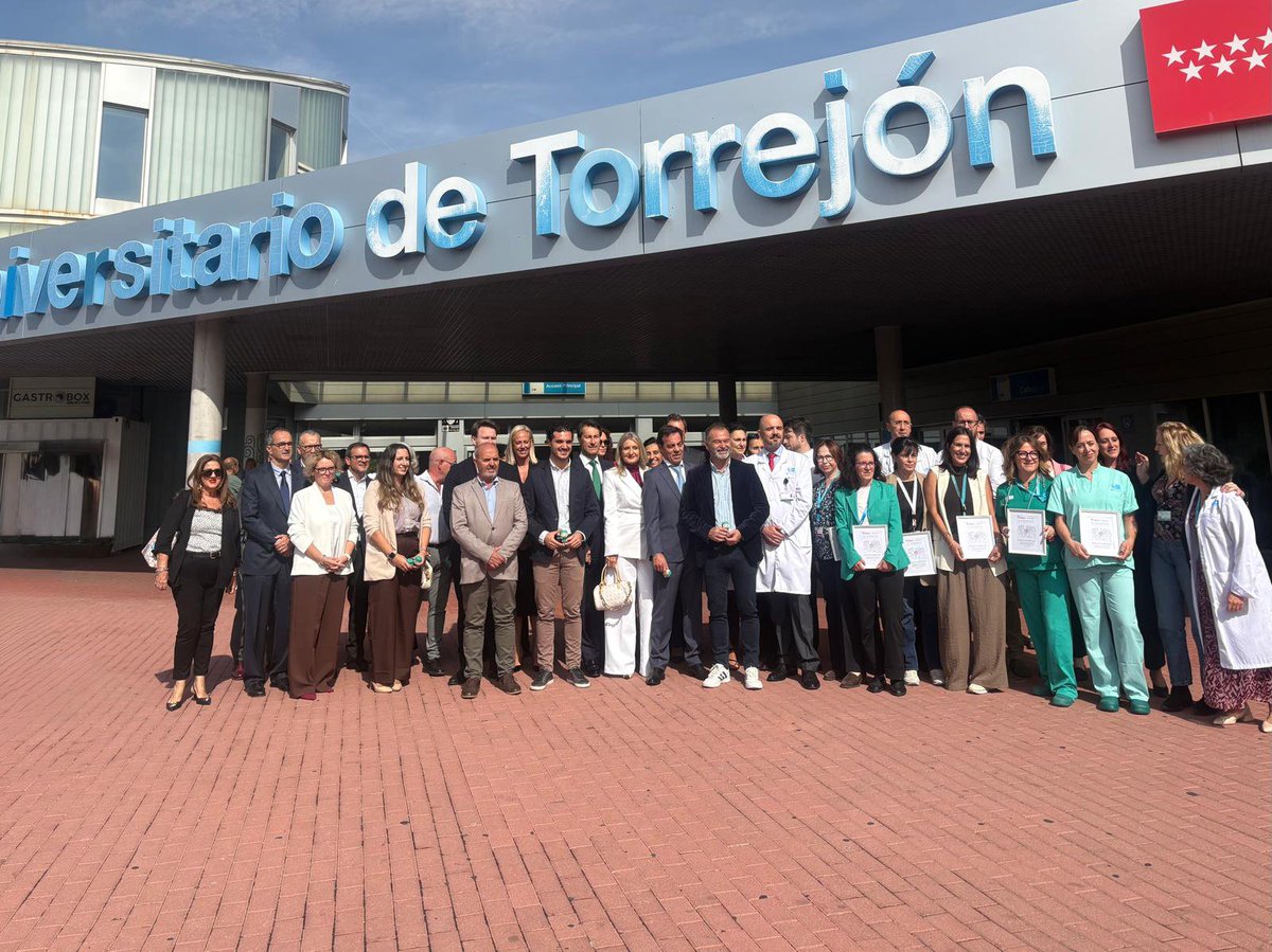 AlcerMadrid's tweet photo. Celebrando el 15 Aniversario del Hospital Universitario de Torrejón. https://t.co/l5BiFvCxMz