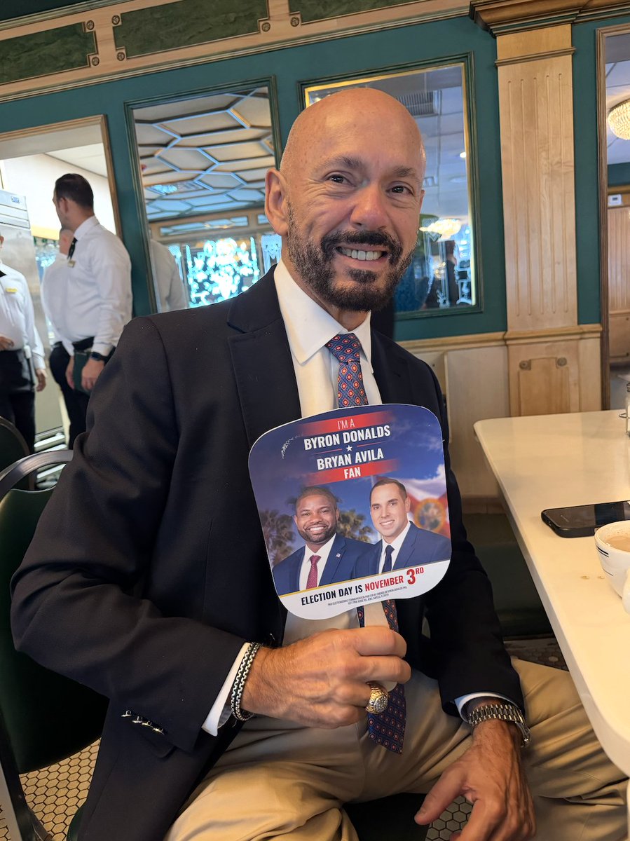 AlMauliniPWMCG's tweet photo. Glad to join Bryan Avila (pictured), Byron Donalds’ running mate for Lieutenant Governor, alongside Republican nominee for Governor of Florida Byron Donalds and community leaders at Versailles for cafecito this morning.
Always great to connect with familiar faces across Miami-Dade.