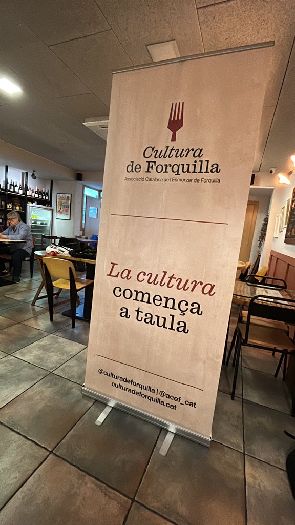 acef_cat's tweet photo. Una cassola. Una taula. Una colla. Una tradició.

L’esmorzar de forquilla és molt més que menjar: és memòria, territori i cultura.

Ajuda’ns a preservar-la.

Fes-te soci: 👉 https://t.co/UxOTYim490

#CulturaDeForquilla #ACEF https://t.co/dfyhLOlno7